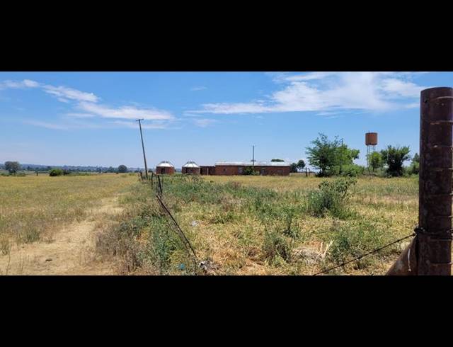 FARM FOR SALE IN BLOEMSPRUIT
